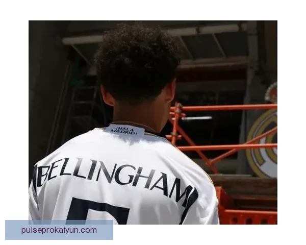 贝林厄姆加盟皇马，身披5号球衣迎来职业生涯新篇章，备受期待。